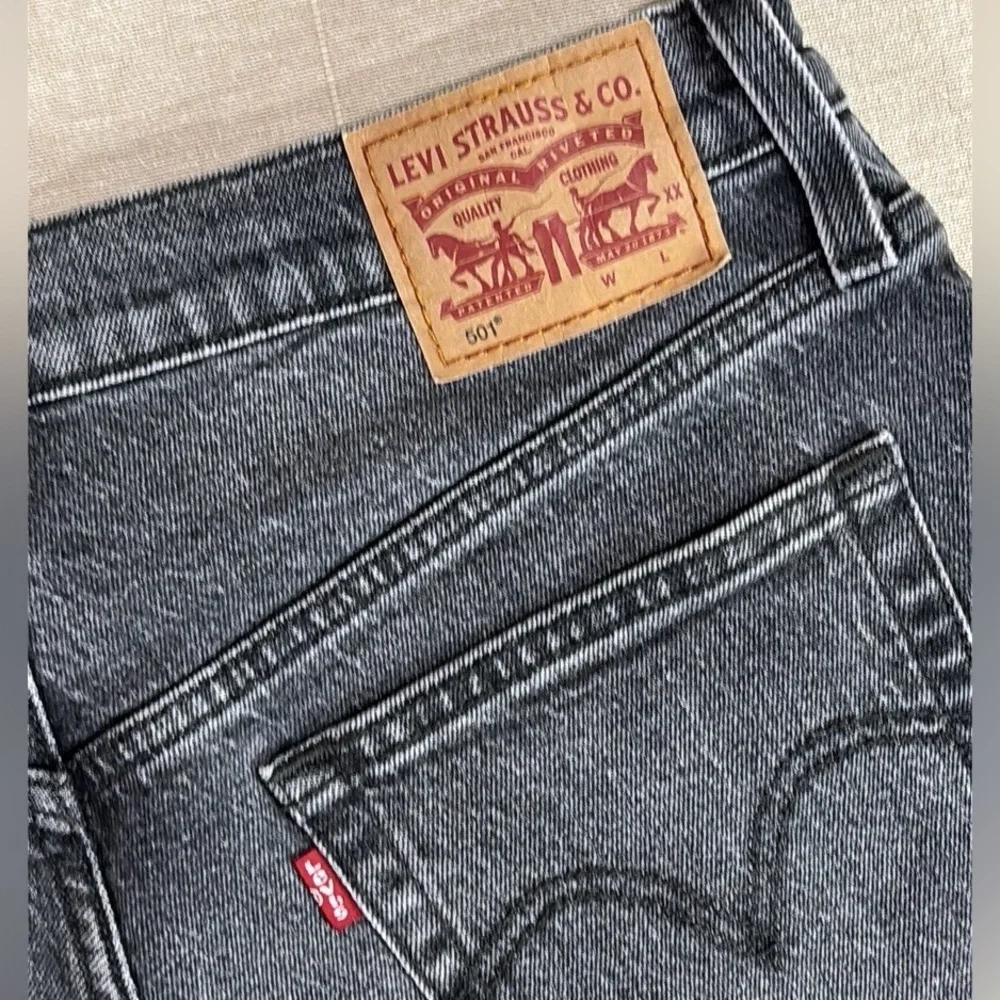 Levi’s 501 Black Denim Cutoff Shorts Button Fly Frayed Hem W29